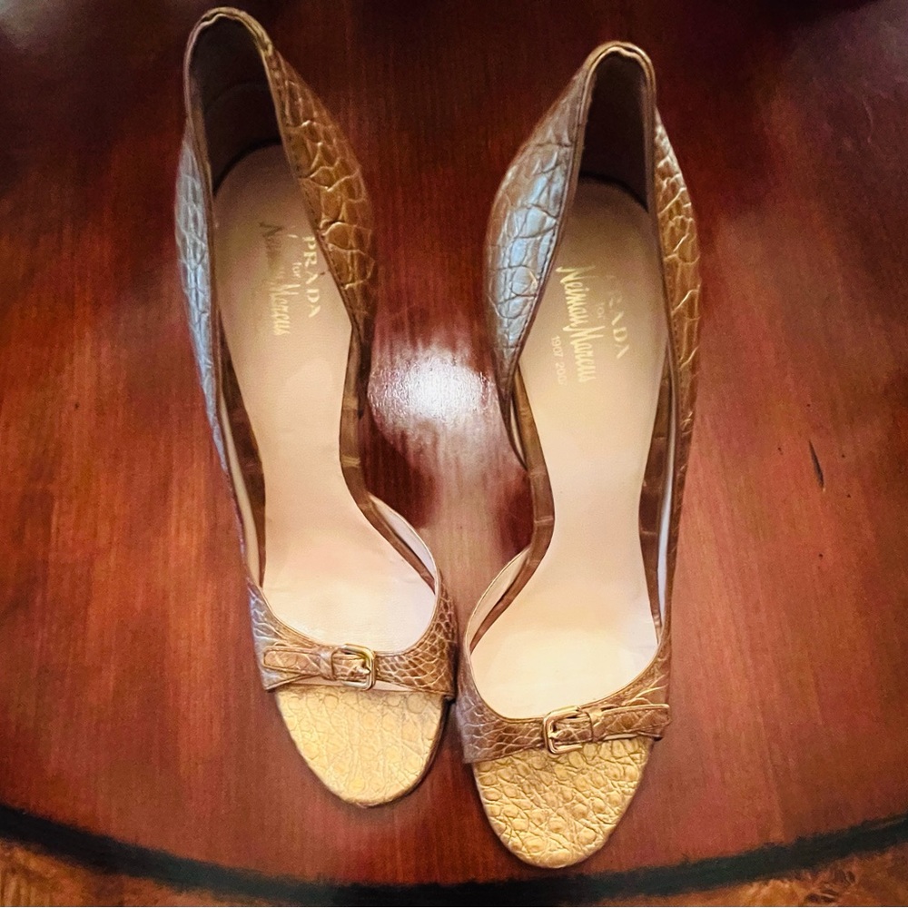 Vintage limited edition 07 Prada for NeimanMarcus 100thAnniversaryCrocodilePumps